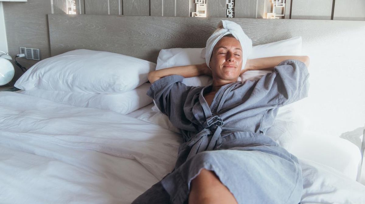 ilustrasi-tidur-dengan-rambut-basah_169
