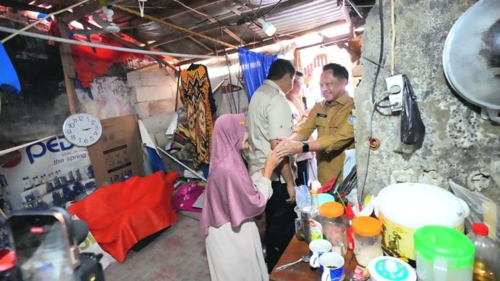 New Policy: Tinjau BSPS di Jakbar, Tito Dorong Perluasan Program Lewat APBD
