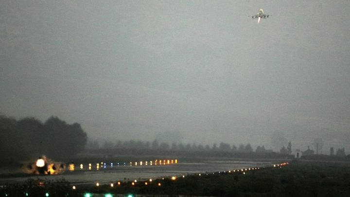 Pangkalan Udara Israel Hancur Dihujani Rudal-rudal Iran