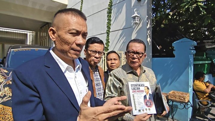 Visit Agenda: Jokowi Tanda Tangani Buku Baru Rismon soal Ijazah Joko Widodo Asli