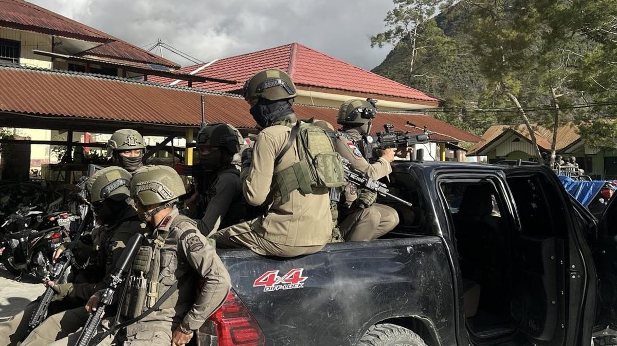 satgas-cartenz-tembak-anggota-kkb-di-puncak-jaya-yang-serang-tni-di-2024-1776766446361_169