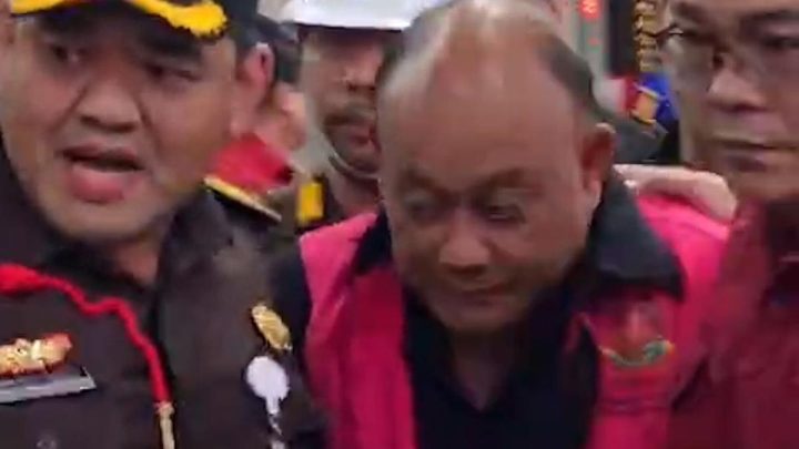 Momen Dadan Tersangka Korupsi MBG Pakai Rompi Tahanan dan Diborgol