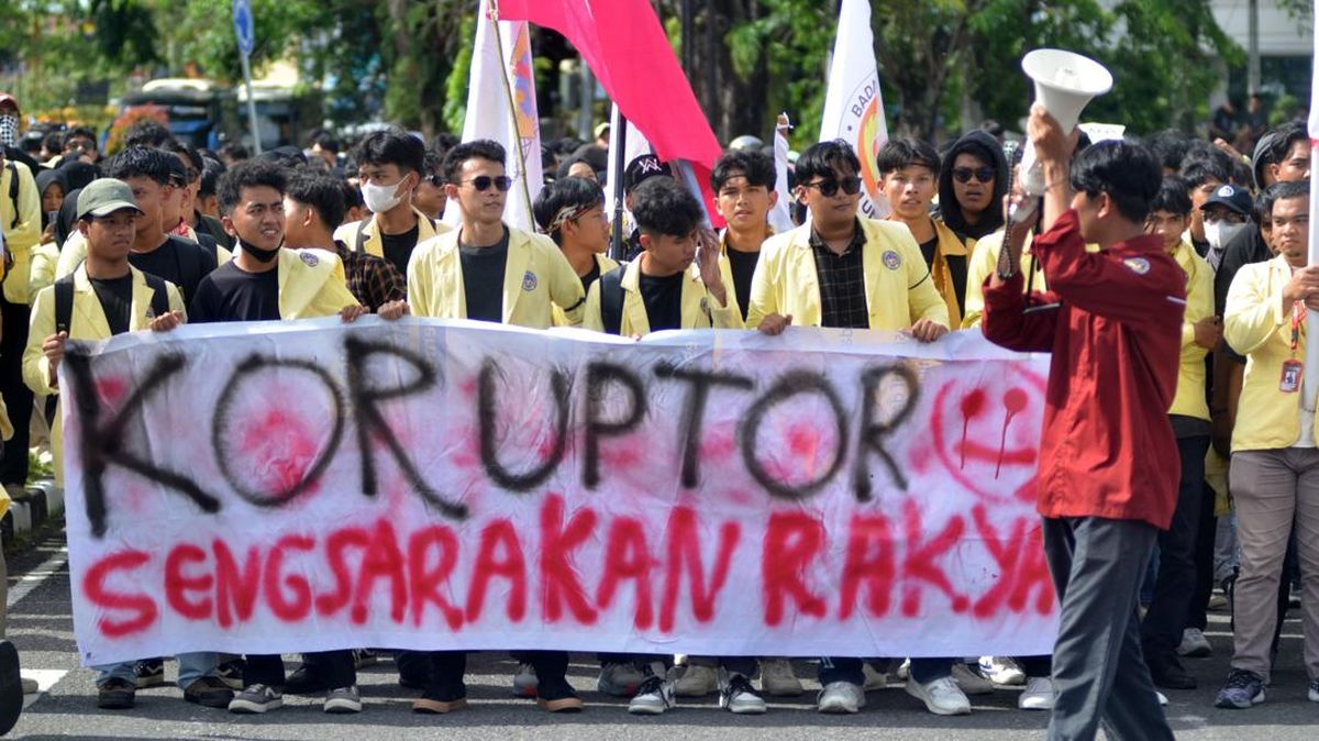 aksi-unjuk-rasa-damai-masih-berlangsung-di-sejumlah-daerah-1756729495619_169