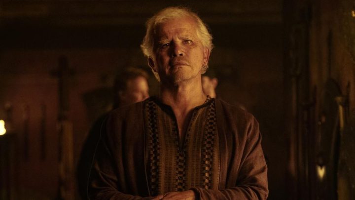 Cerita John Leguizamo Buta 14 Jam Sehari demi The Odyssey
