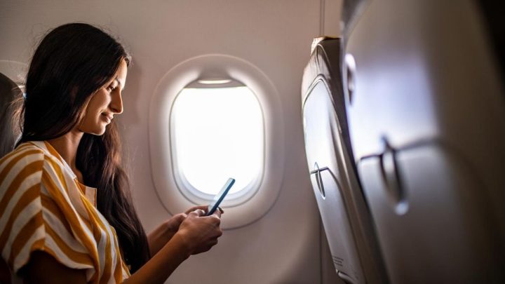 Penumpang Pesawat Ryanair Nyaris Tersedot Gara-gara Jendela Copot