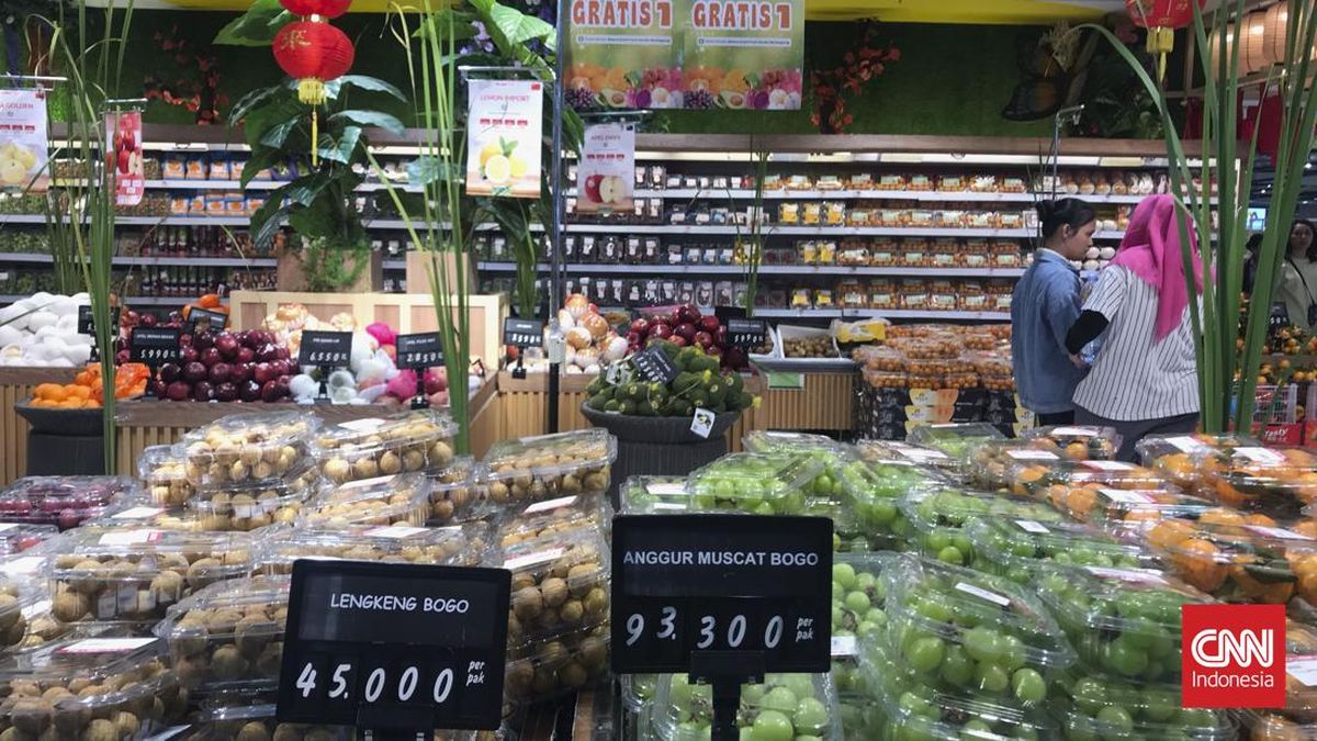 pengunjung-serbu-anggur-muscat-di-transmart-full-day-sale_169