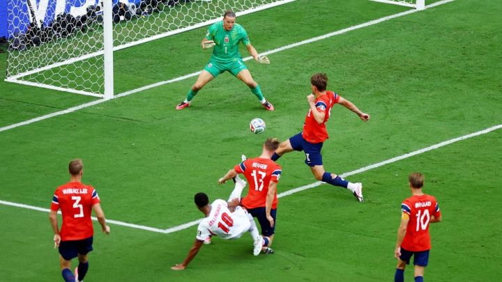 Kenapa Gol Kontroversial Bellingham ke Gawang Norwegia Tidak Dianulir?