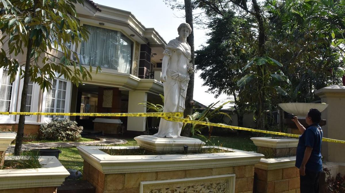 suasana-rumah-mewah-di-sentul-pascapenggeledahan-1783580611089_169