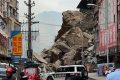 Bukit Longsor di Chongqing China – Sejumlah Rumah Tertimbun