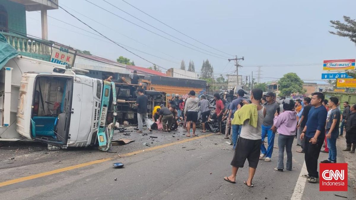truk-tabrak-8-kendaraan-di-sibolangit-1784278283429_169