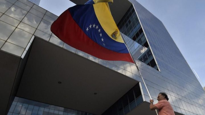 Venezuela Potong Jam Kerja Semua Pegawai Negeri Demi Hemat Listrik
