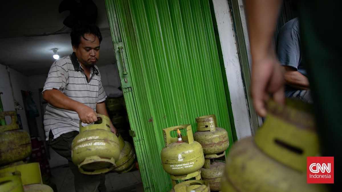 antrean-pembelian-gas-elpiji-3-kilogram-2_169