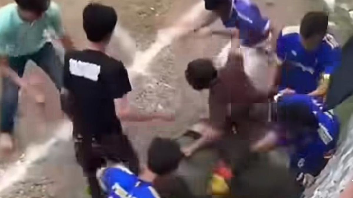beredar-di-media-sosial-video-seorang-wasit-turnamen-sepakbola-dikeroyok-sejumlah-orang-di-kecamatan-sukajaya-bogor-jawa-barat-1786588665348_169