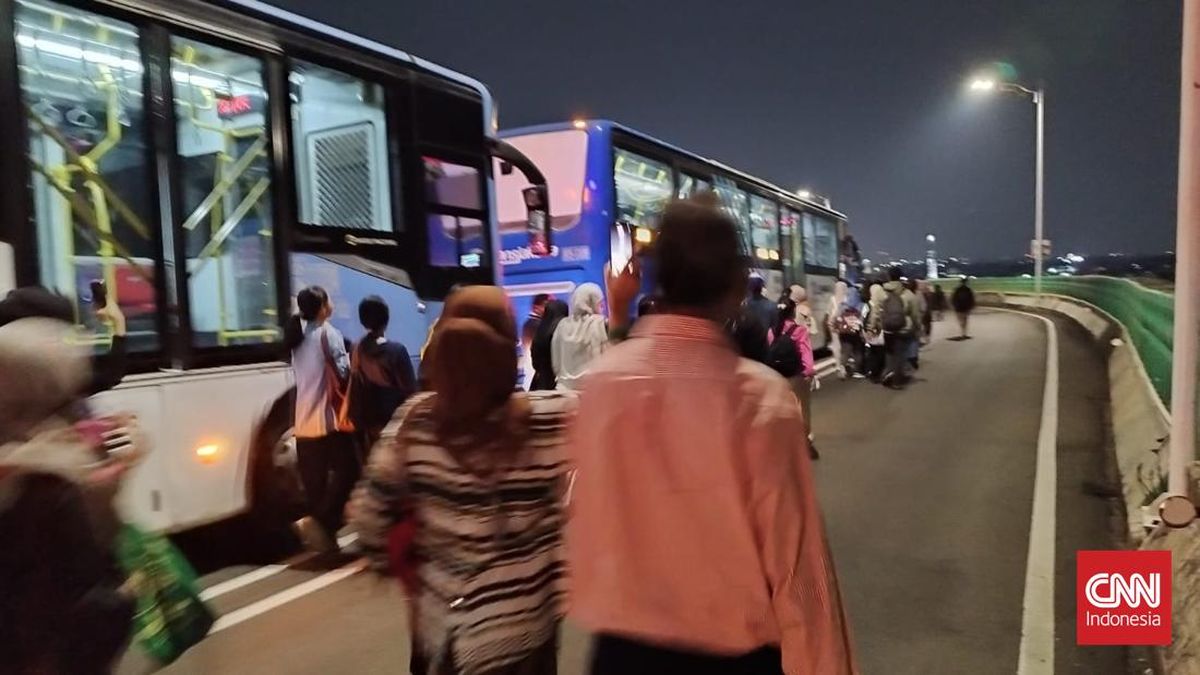 dampak-bus-transjakarta-mogok-di-jalur-langit-1786540889320_169