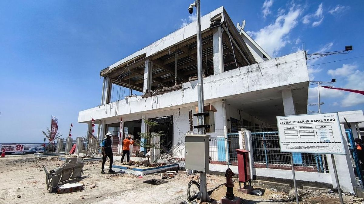 dampak-gempa-bumi-di-pelabuhan-laurentius-say-ntt-1786780590872_169