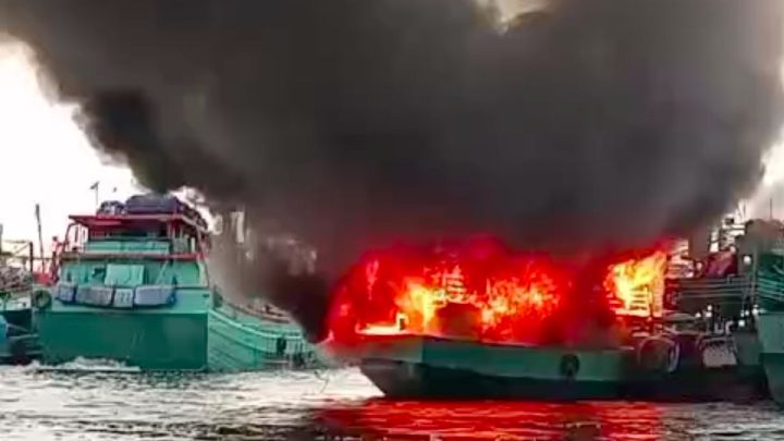 2 Kapal di Muara Baru Jakut Terbakar, 11 Mobil Damkar Dikerahkan