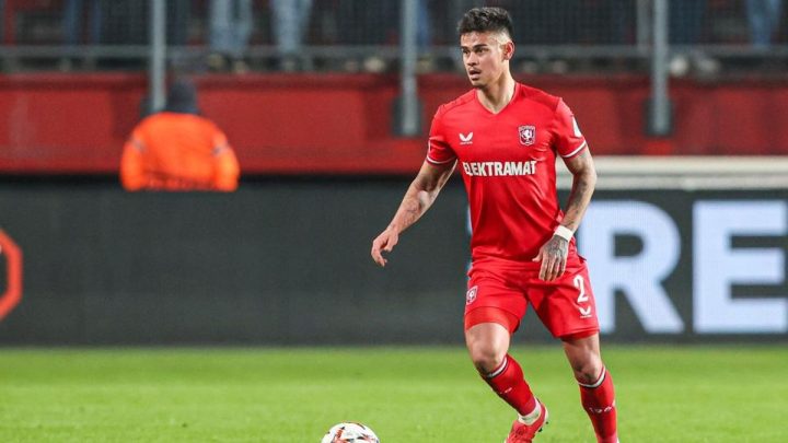 Berkat Erik ten Hag, Mees Hilgers Tetap di Twente