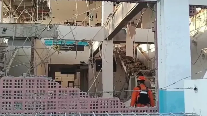 BMKG Ungkap Penyebab Gempa M7 Guncang NTT hingga Picu Tsunami