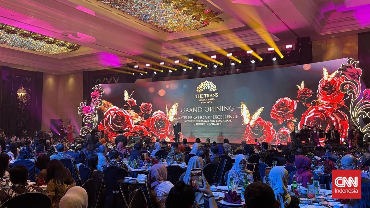 general-manager-the-trans-luxury-hotel-surabaya-alexander-jovanovic-1786717281801_169-1