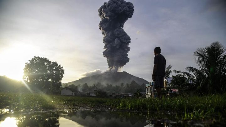 Gunung Ibu di Halmahera Barat Erupsi, Status Level II Waspada