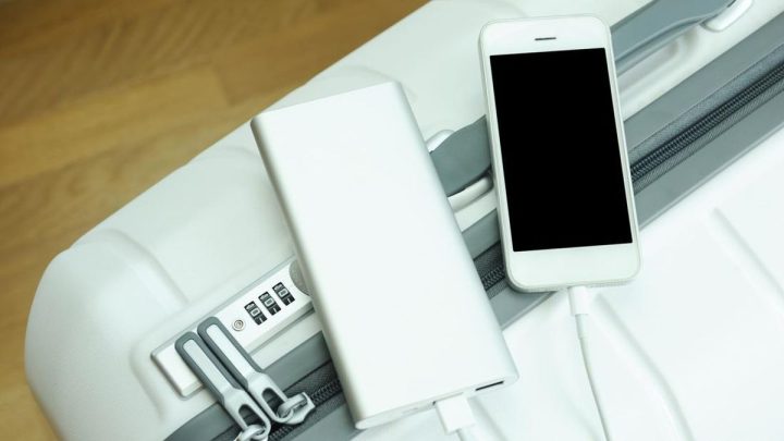 Kenapa Power Bank Tidak Boleh Masuk Bagasi Pesawat? Ini Alasannya