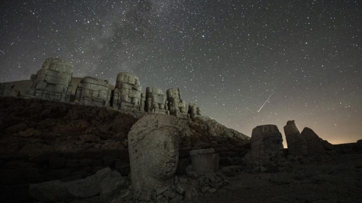 Puncak Hujan Meteor Perseid Malam Ini, Ini Jadwal dan Cara Lihatnya