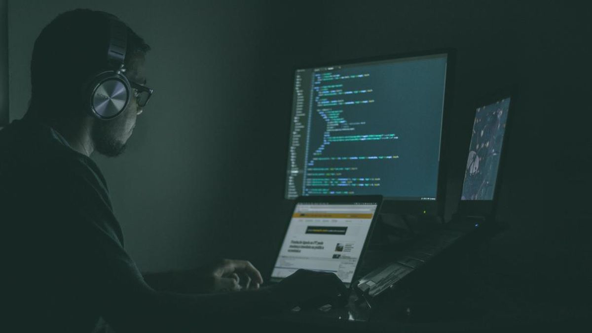 ilustrasi-hacker-ilustrasi-serangan-siber-1_169