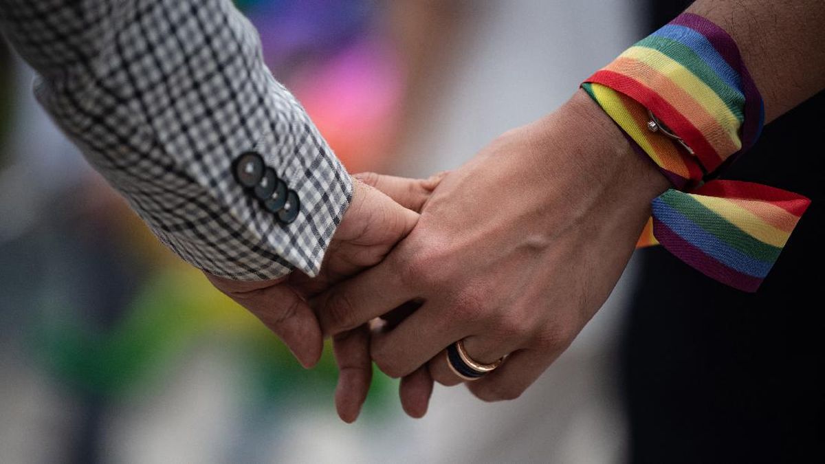 ilustrasi-pasangan-lgbt_169