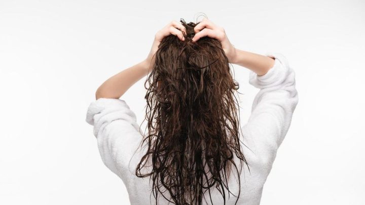 Satu Helai Rambut Tiba-tiba Keriting, Perlukah Khawatir?