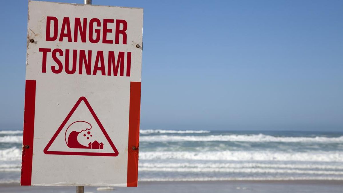ilustrasi-tsunami-warning-ilustrasi-peringatan-tsunami-1753844794060_169-1