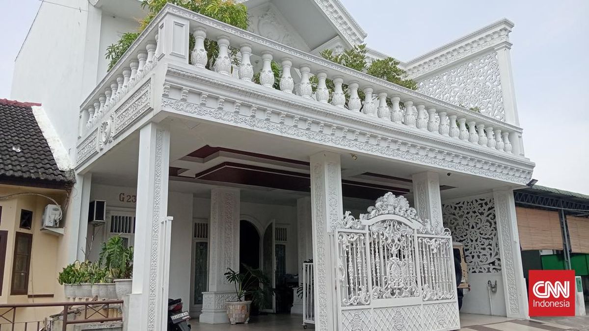 istri-polisi-diduga-bunuh-diri-pakai-senpi-di-medan-1785735979615_169