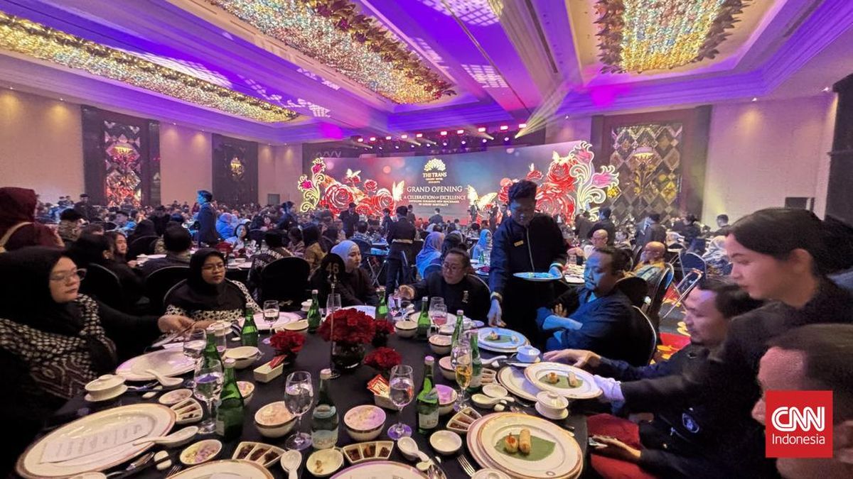 jamuan-tujuh-hidangan-dinner-mewah-meriahkan-grand-opening-trans-luxury-hotel-surabaya-1786715461593_169