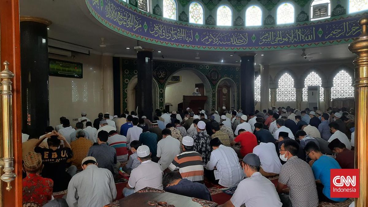 jemaah-salat-jumat-tak-lagi-jaga-jarak_169