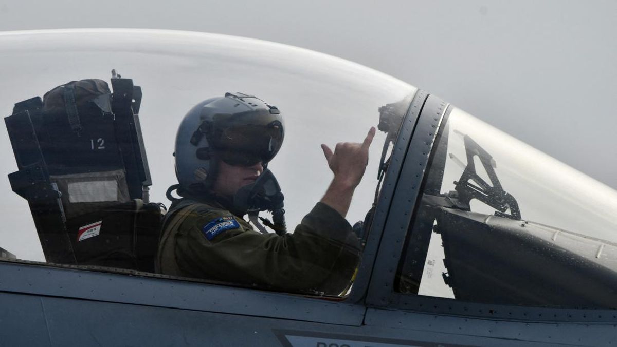 jet-tempur-f-15-buatan-as-yang-mau-dibeli-indonesia-5_169