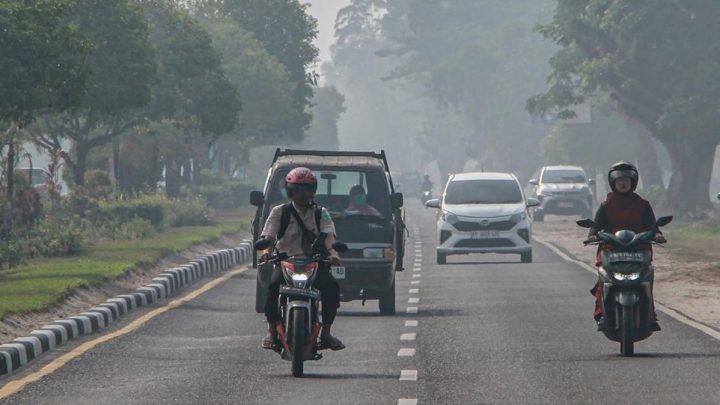 Palangka Raya Dikepung Kabut Asap Karhutla, Jarak Pandang Terbatas