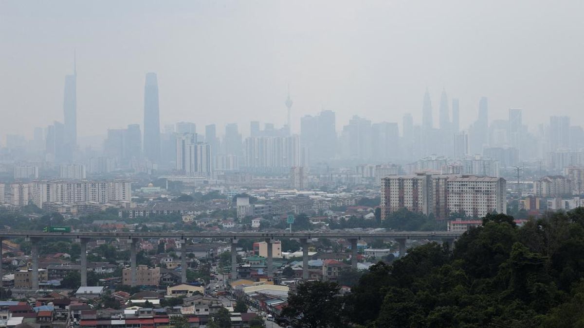 kabut-asap-pekat-masih-membekap-malaysia-akibat-karhutla-ri-1787788535057_169