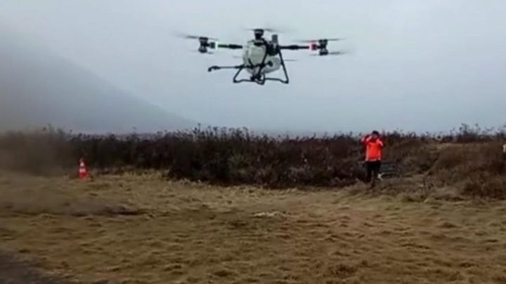 Dua Helikopter Dikerahkan Padamkan Kebakaran Bromo 80 Hektare
