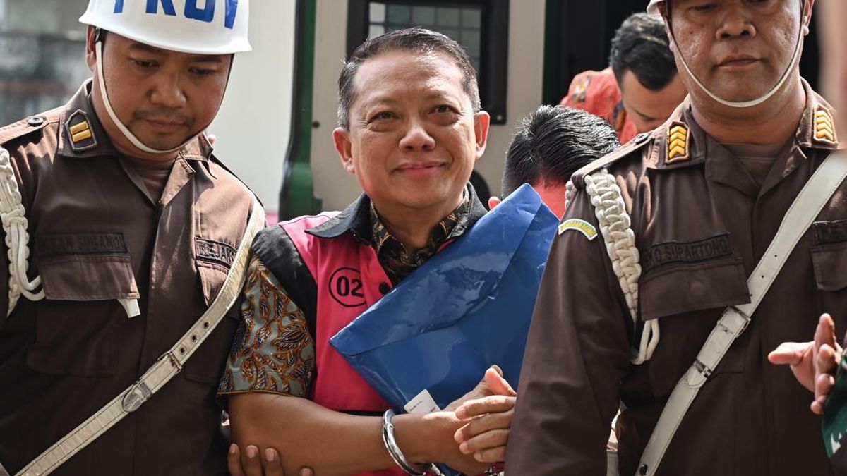 kejagung-periksa-febrie-adriansyah-1786091327929_169-4