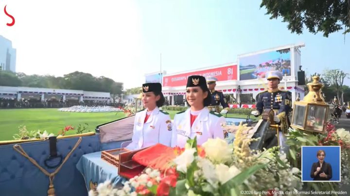 Kereta Garuda Prabayaksa Tiba di Istana Bawa Bendera & Teks Proklamasi
