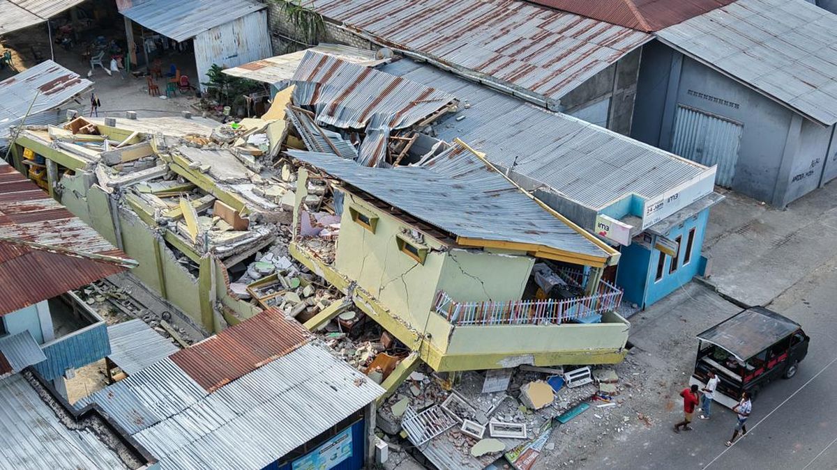 kerusakan-bangunan-akibat-gempa-di-manggarai-1786971042989_169