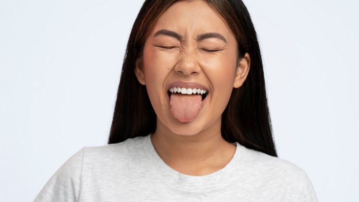 Tanda Kolesterol Tinggi Bisa Muncul Lewat Lidah, Benarkah?