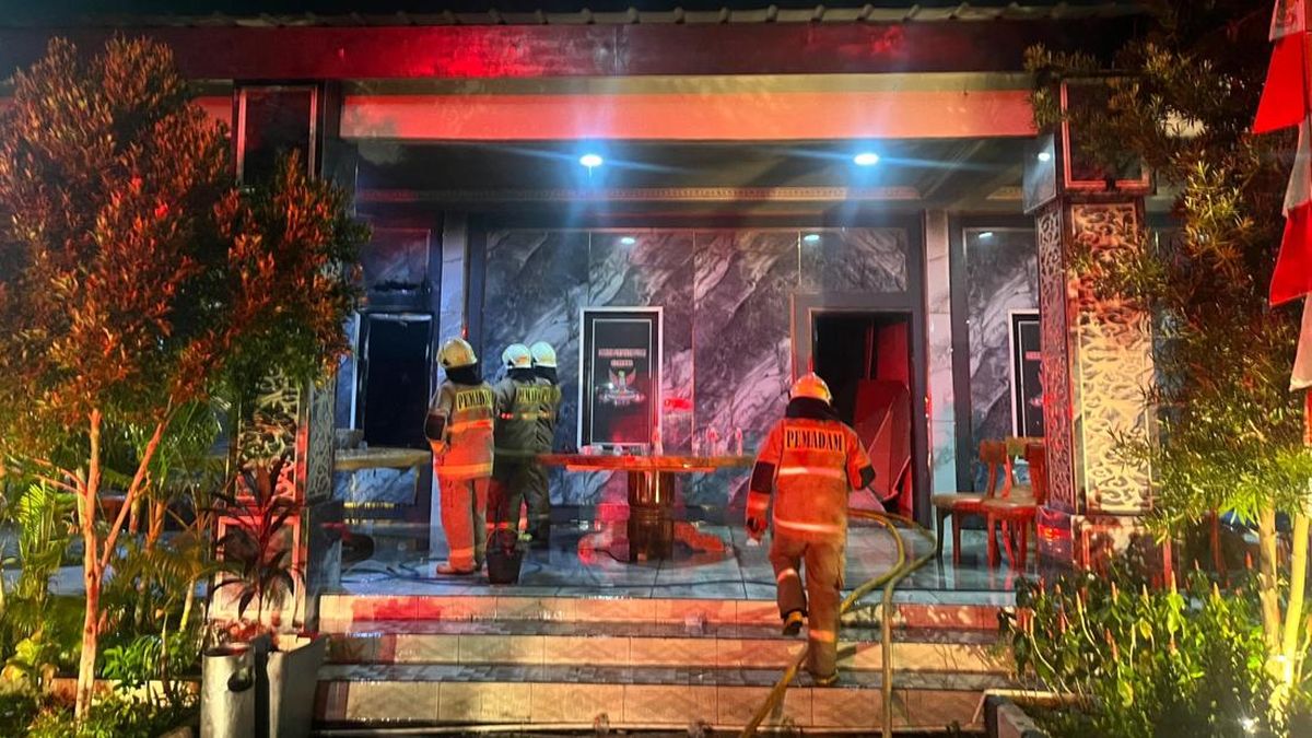 markas-ormas-grib-jaya-di-kedoya-jakarta-barat-terbakar-senin-318-dini-hari-1788144629031_169