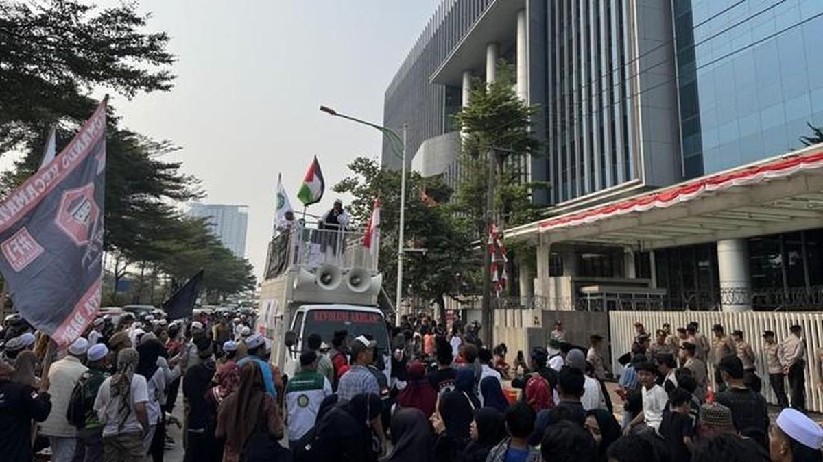 massa-dari-berbagai-ormas-demo-di-orang-tua-1786713555756_169