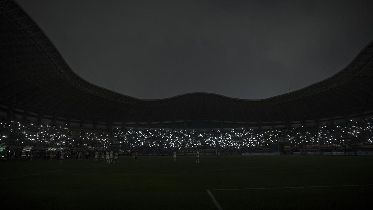 mati-lampu-saat-persija-melawan-ratchaburi-fc-4_169