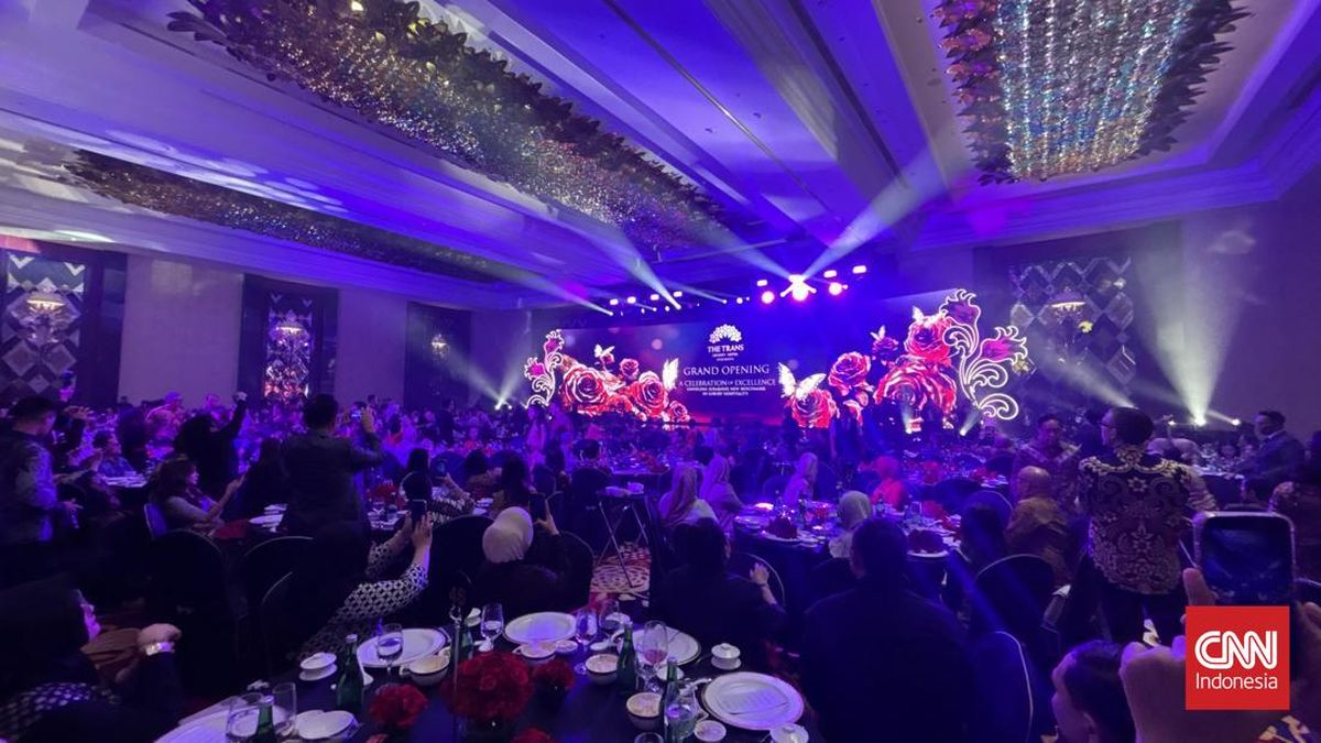 melihat-panggung-mewah-grand-opening-trans-luxury-hotel-surabaya-1786712866393_169