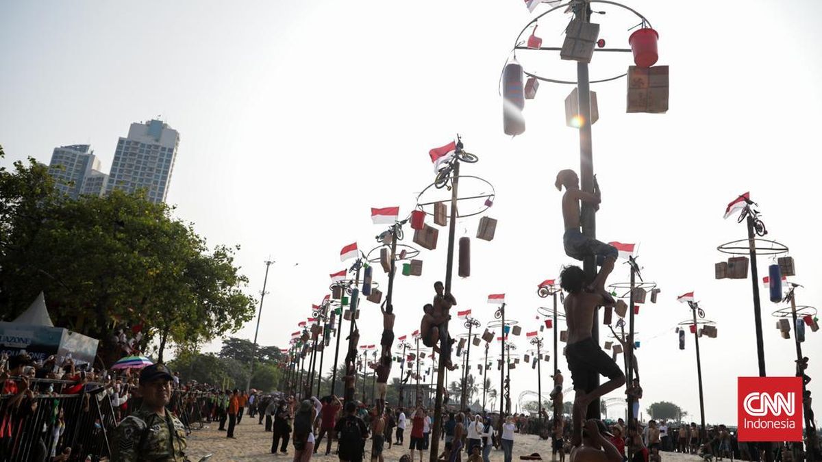 panjat-pinang-kolosal-di-pantai-ancol-1786968952009_169