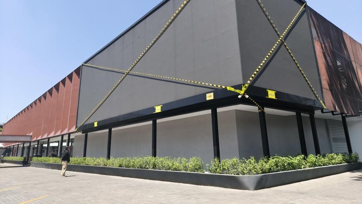 penyegelan-videotron-sixnine-padel-buntut-penebangan-10-pohon-secara-ilegal-di-bandung-1786001631954_169