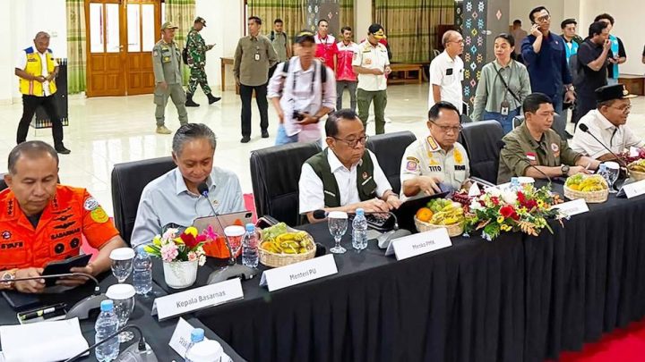 Sejumlah Menteri Peringati HUT RI Bersama Warga Terdampak Gempa NTT