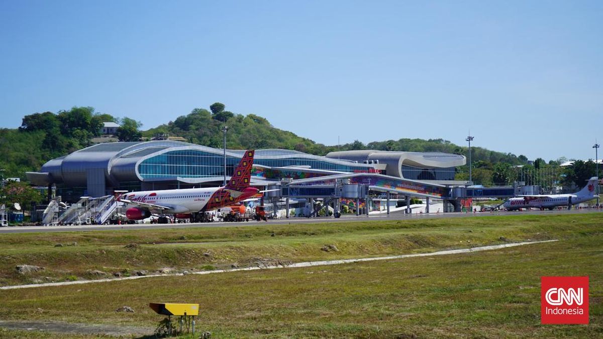 sejumlah-pesawat-terparkir-di-bandara-komodo-1786799466241_169-1