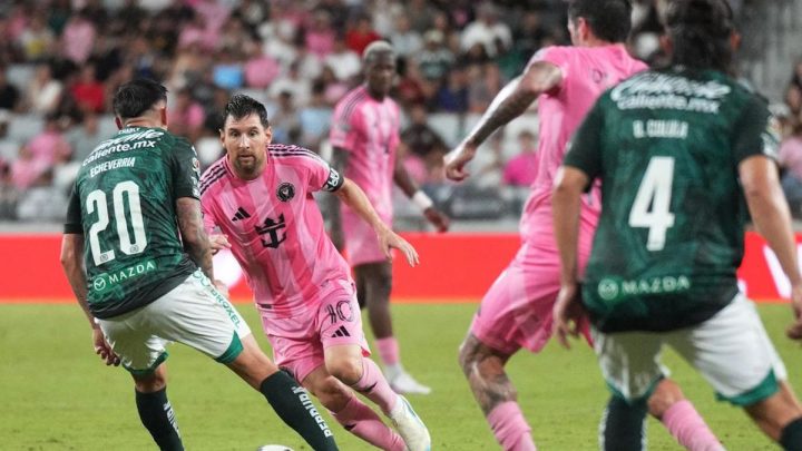 Viral Bek Leon Angkat Messi usai Gagalkan La Pulga Cetak Gol